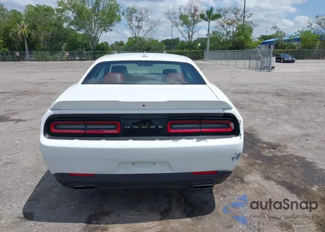2017 Dodge Challenger Sxt Plus z USA, uszkodzony, nr VIN 2C3CDZAG4HH572900